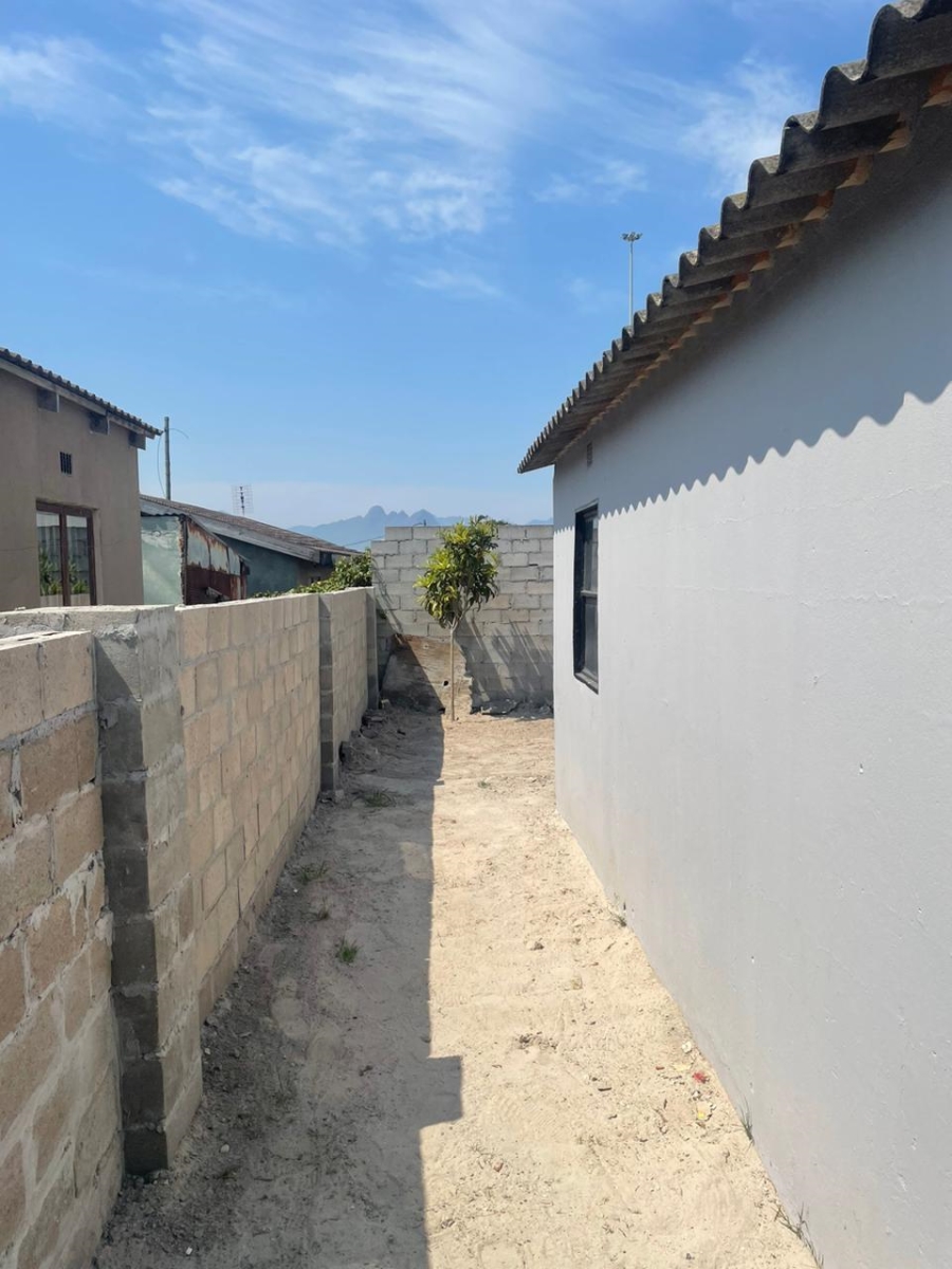 2 Bedroom Property for Sale in Umrhabulo Triangle Western Cape